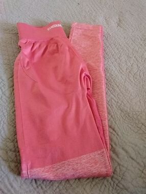 NWOT womens GYMSHARK orange/pink Leggings, Size XS.